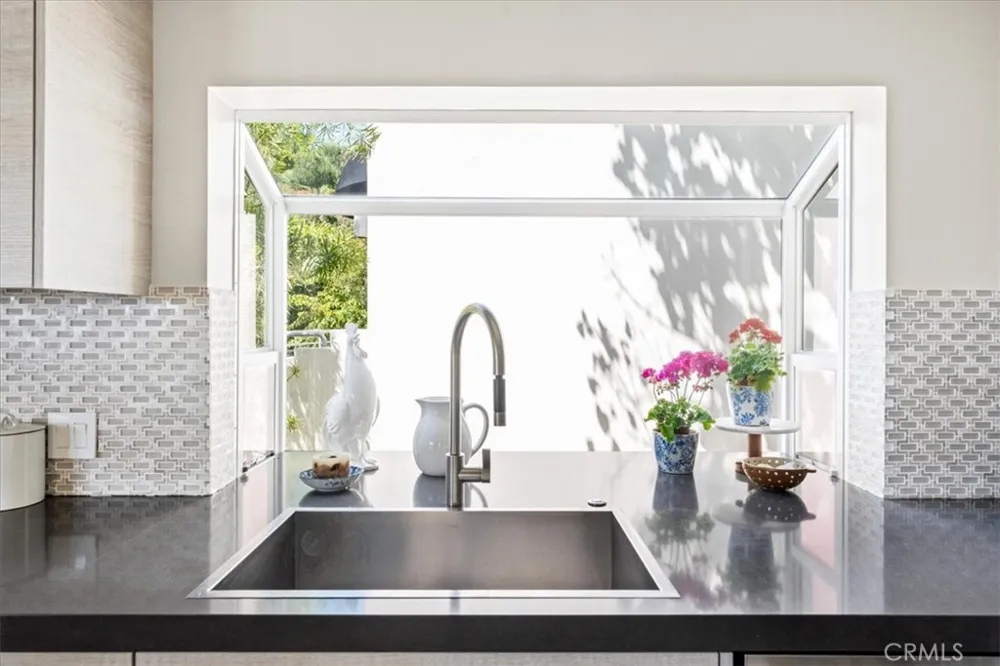 845 Summit Drive Laguna Beach, CA 92651