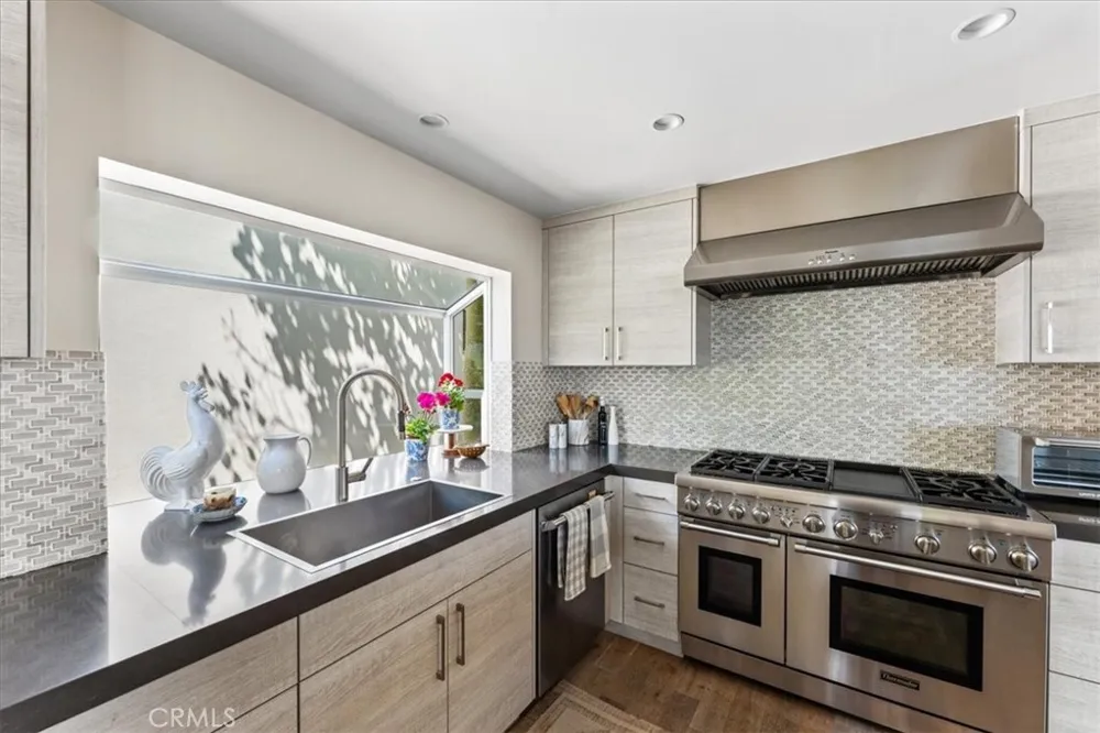 845 Summit Drive Laguna Beach, CA 92651