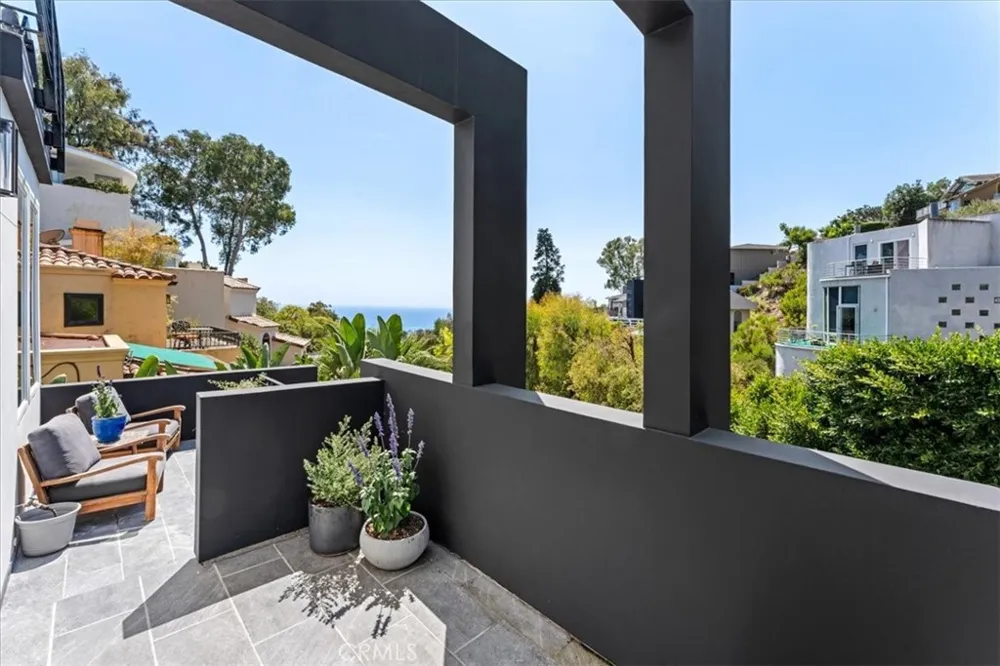 845 Summit Drive Laguna Beach, CA 92651