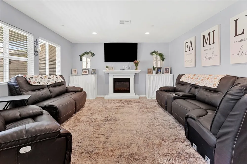 11913 Andrews Place Victorville, CA 92392
