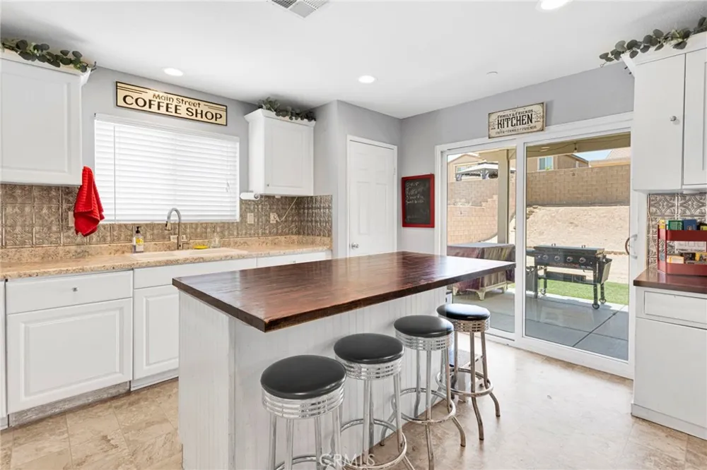 11913 Andrews Place Victorville, CA 92392