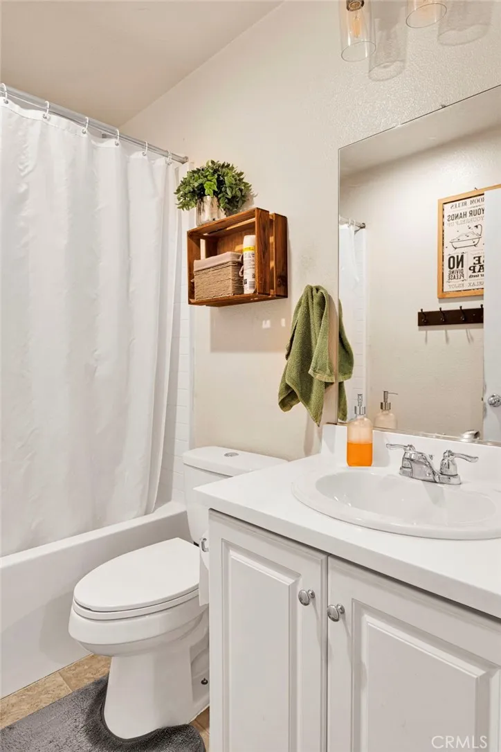 11913 Andrews Place Victorville, CA 92392