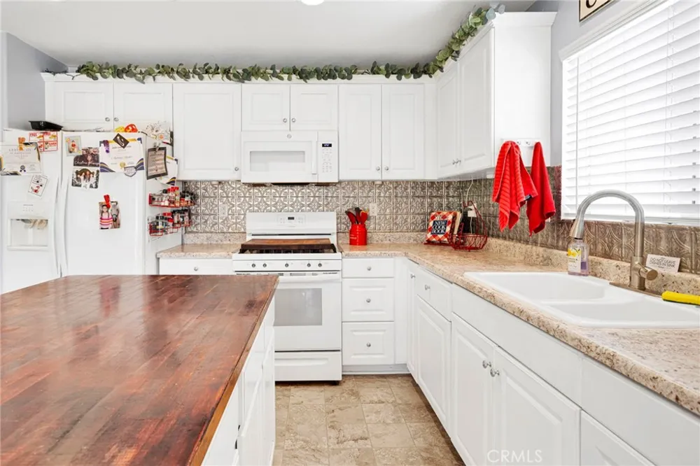 11913 Andrews Place Victorville, CA 92392