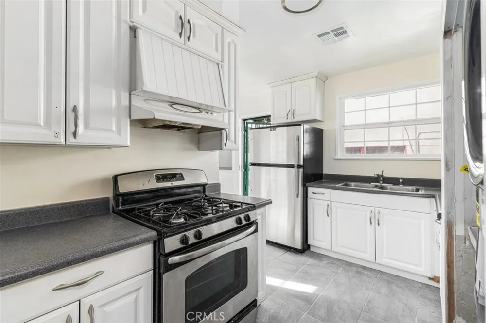 2305 Schoolside Monterey Park, CA 91754