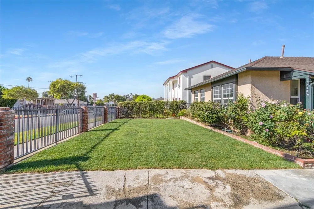 2305 Schoolside Monterey Park, CA 91754