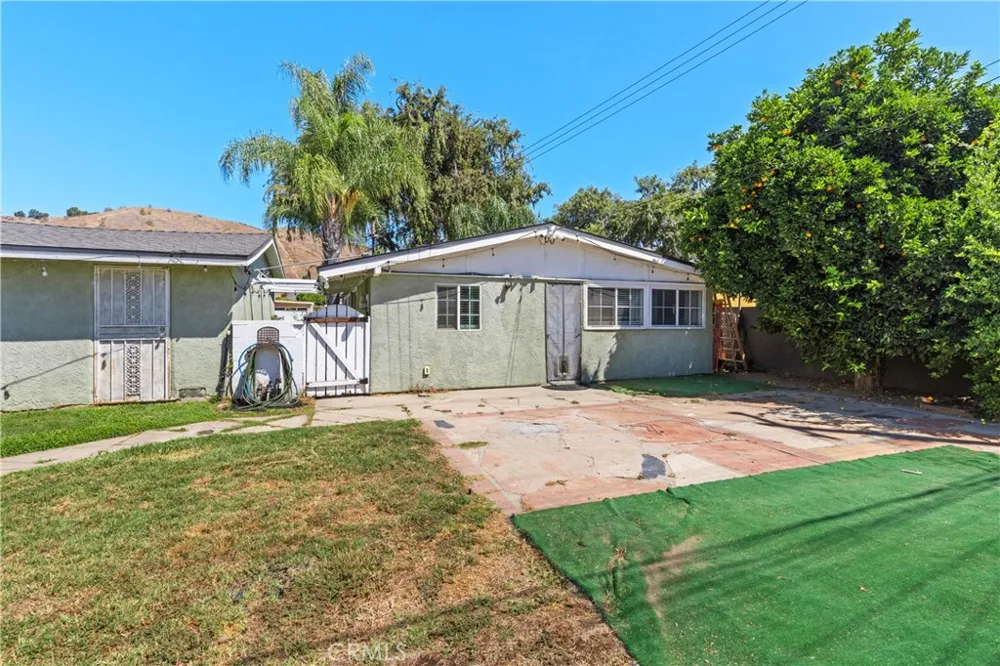 2262 Academy Pomona, CA 91768