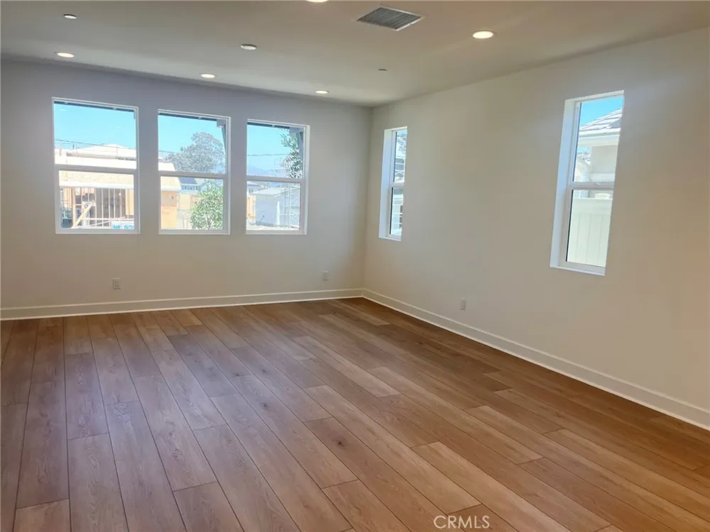 485 Tracy Place Ventura, CA 93004