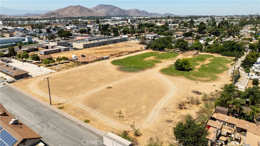 9905 Cedar Avenue Bloomington, CA 92316