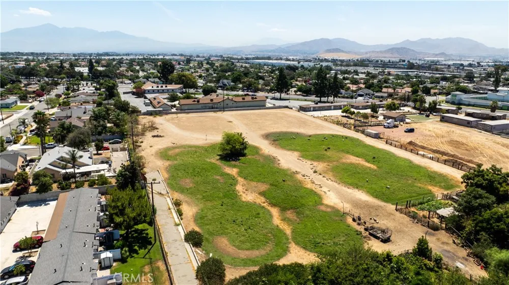 9905 Cedar Avenue Bloomington, CA 92316