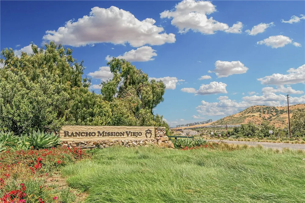 231 Equine Way Rancho Mission Viejo, CA 92694