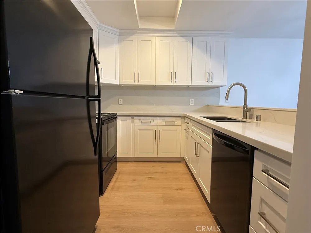 7212 Marina Pacifica Long Beach, CA 90803
