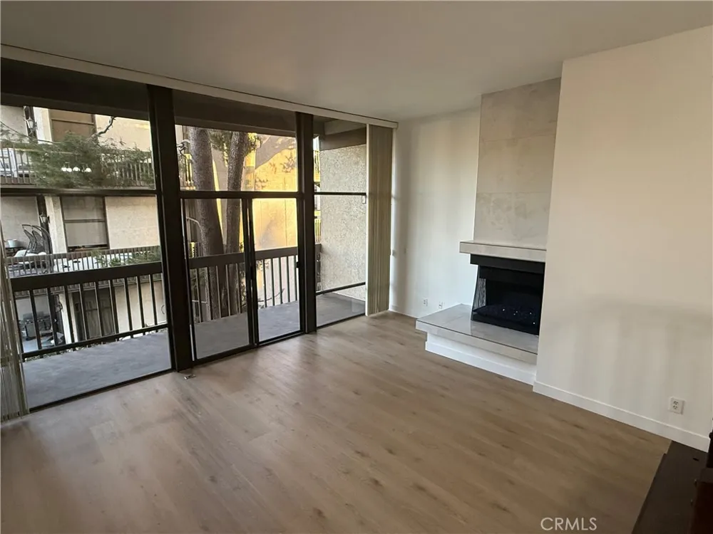 7212 Marina Pacifica Long Beach, CA 90803