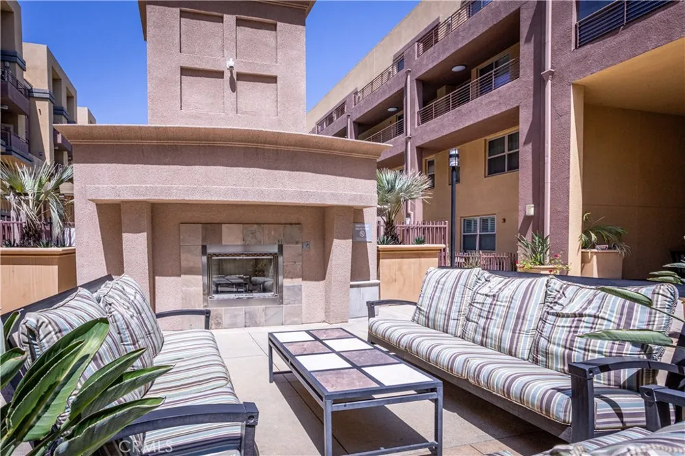 201 E Angeleno #105 Burbank, CA 91502