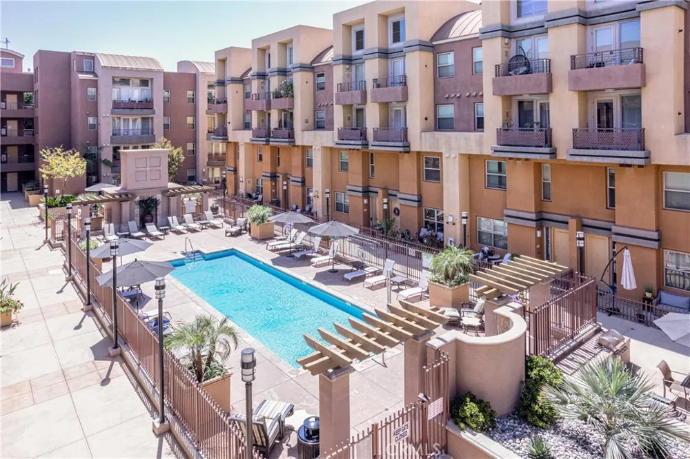 201 E Angeleno #105 Burbank, CA 91502