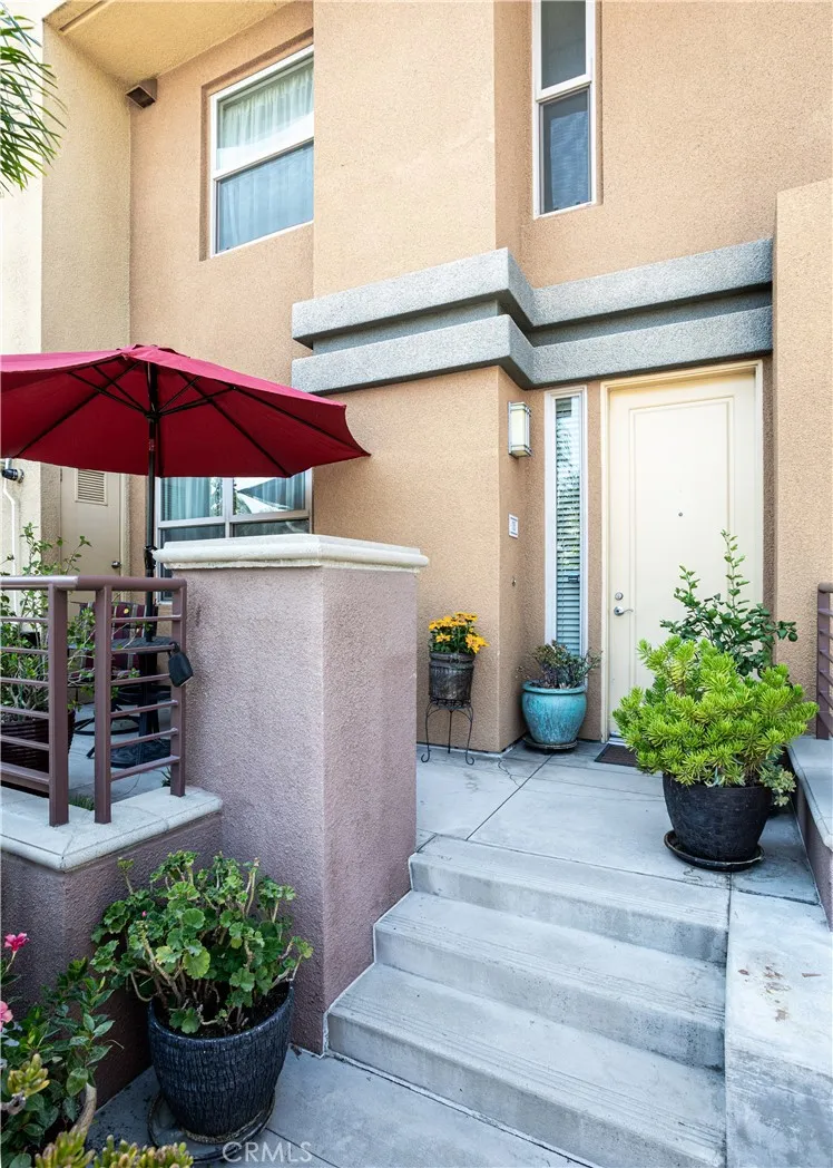 201 E Angeleno #105 Burbank, CA 91502