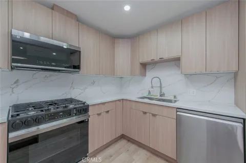 4534 Lennox