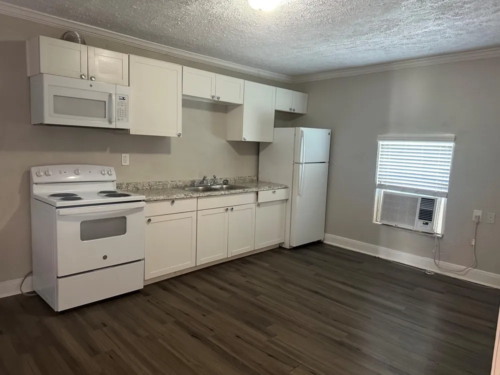 1709 W 4th Street Freeport, TX 77541