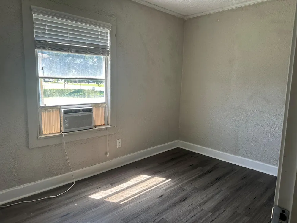 1709 W 4th Street Freeport, TX 77541