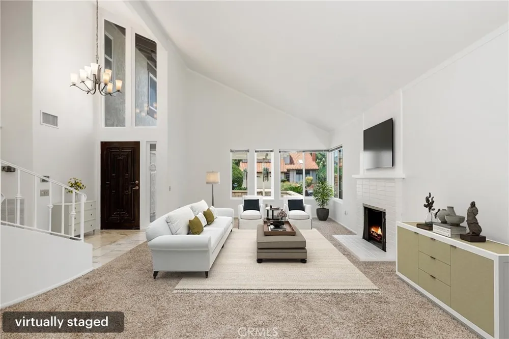 4955 Via Papel San Diego, CA 92122