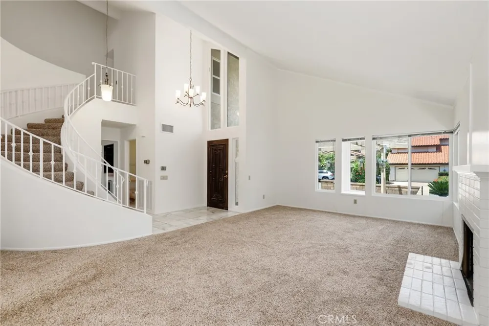 4955 Via Papel San Diego, CA 92122