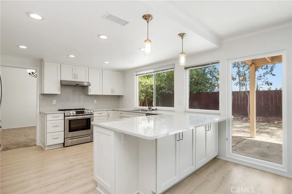 4955 Via Papel San Diego, CA 92122