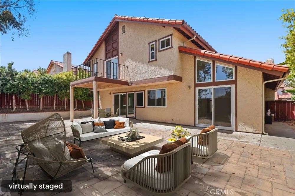 4955 Via Papel San Diego, CA 92122