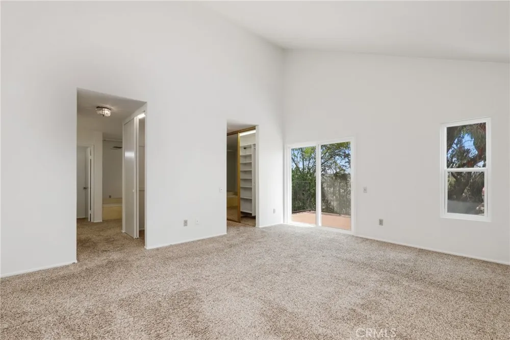 4955 Via Papel San Diego, CA 92122
