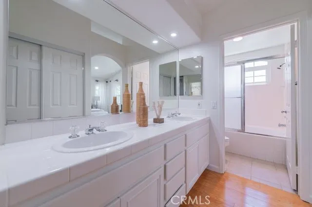 2310 Cascade Tustin, CA 92782