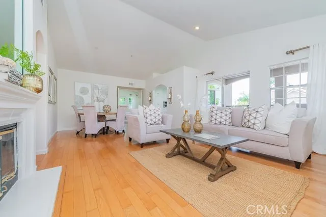 2310 Cascade Tustin, CA 92782