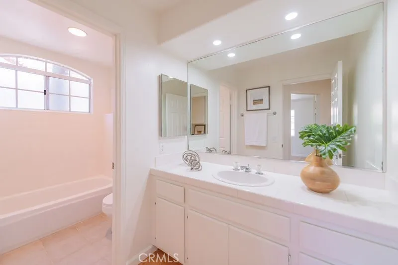 2310 Cascade Tustin, CA 92782