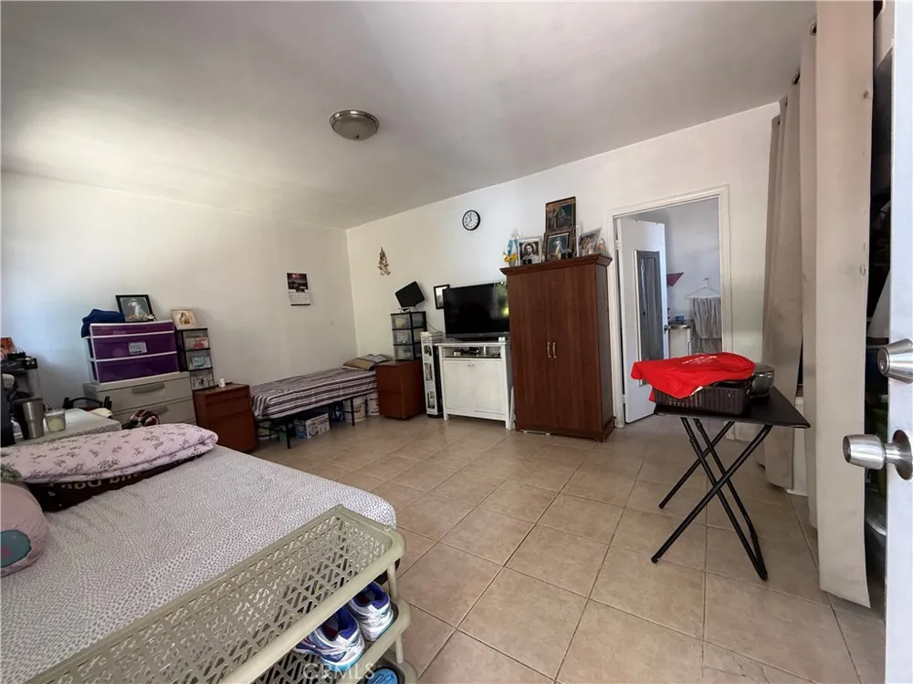 4728 W Henderson Pl Santa Ana, CA 92704