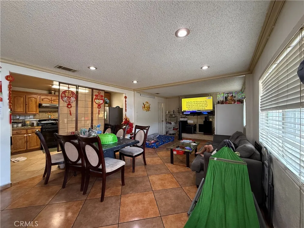 4728 W Henderson Pl Santa Ana, CA 92704