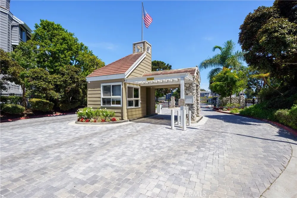 20301 Bluffside Circle #211 Huntington Beach, CA 92646