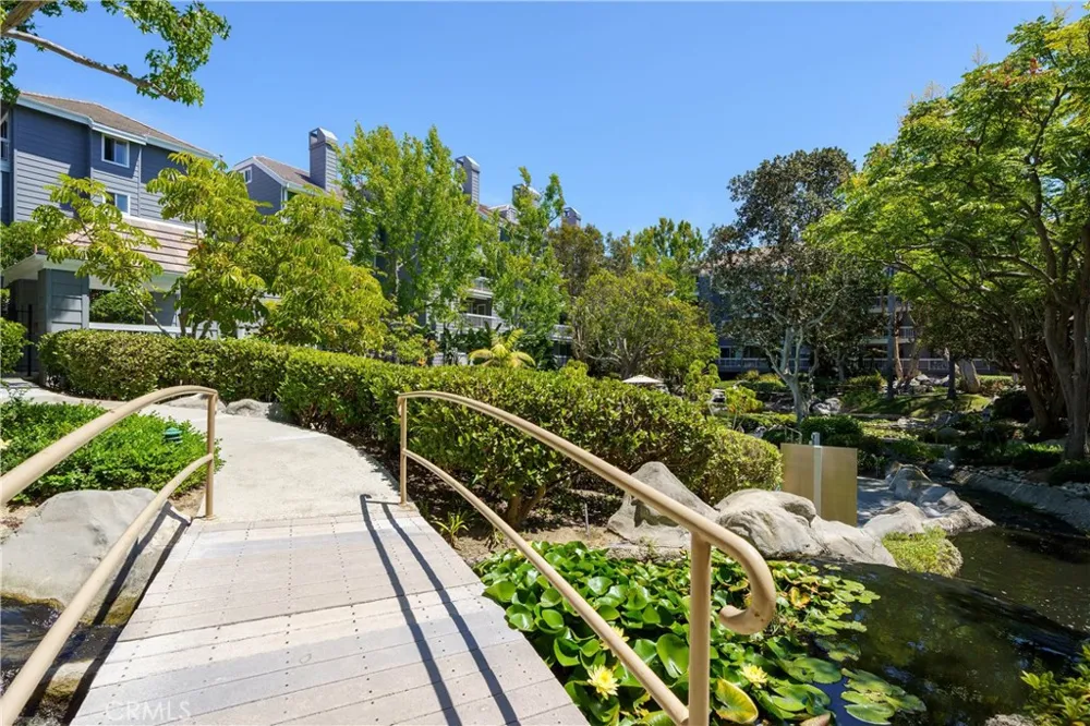 20301 Bluffside Circle #211 Huntington Beach, CA 92646