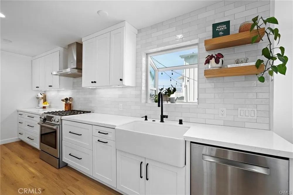 226 La Jolla Newport Beach, CA 92663