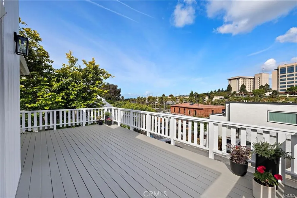 226 La Jolla Newport Beach, CA 92663