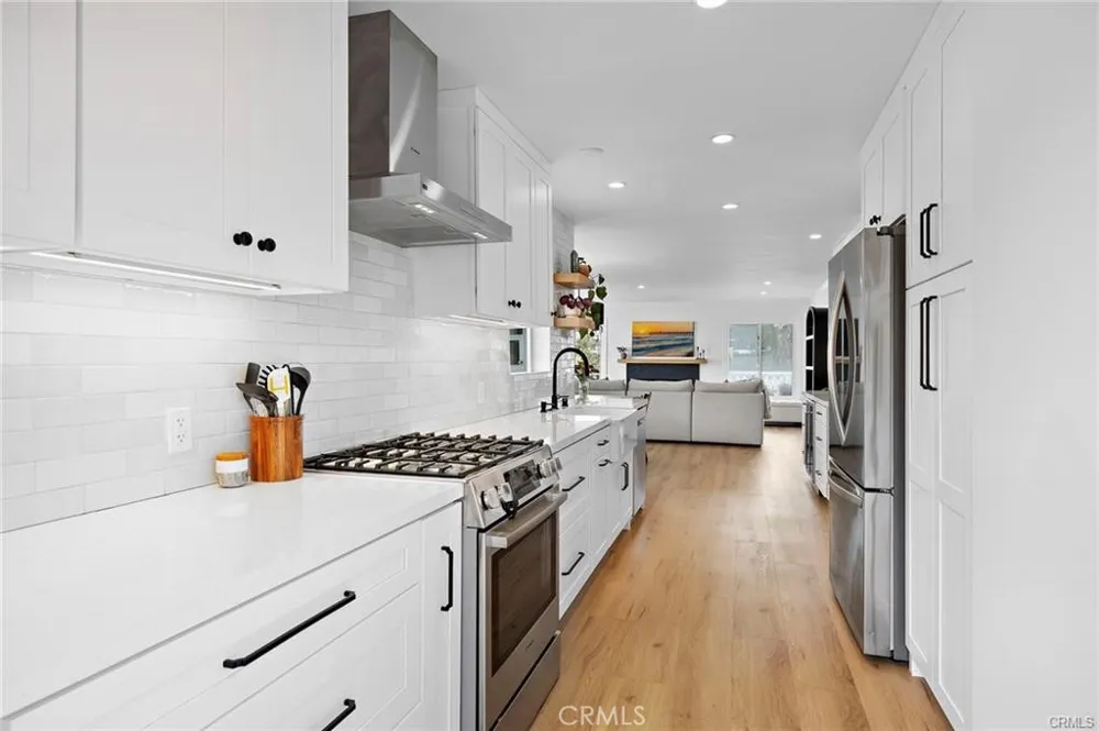 226 La Jolla Newport Beach, CA 92663