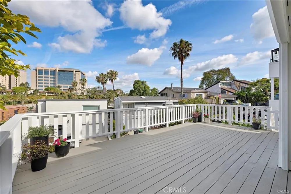 226 La Jolla Newport Beach, CA 92663