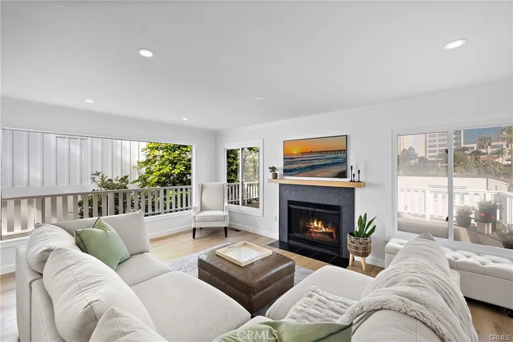 226 La Jolla Newport Beach, CA 92663