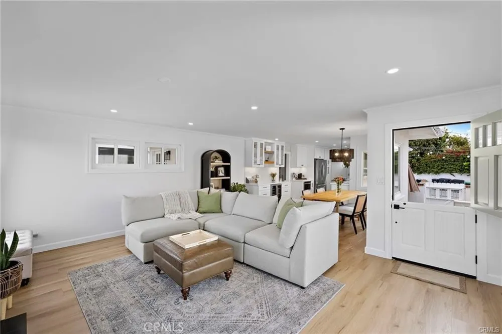 226 La Jolla Newport Beach, CA 92663