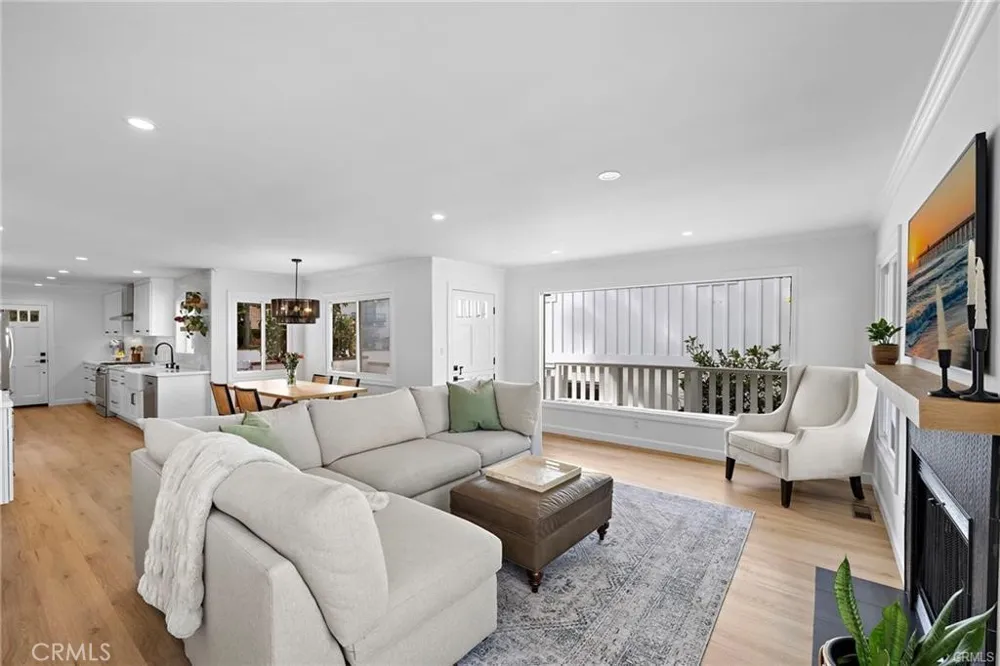 226 La Jolla Newport Beach, CA 92663