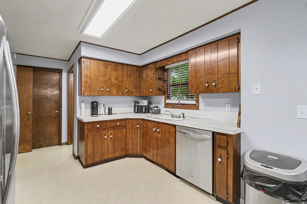1830 Kings Court Muskegon, MI 49445
