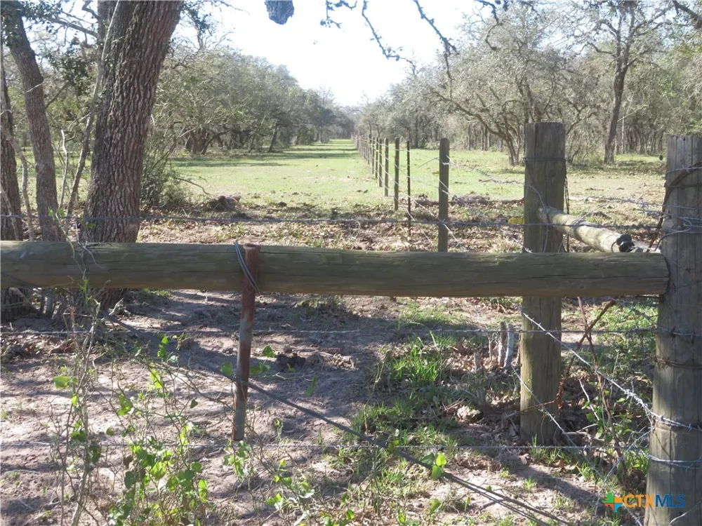 1923 CO RD 286 Edna, TX 77957
