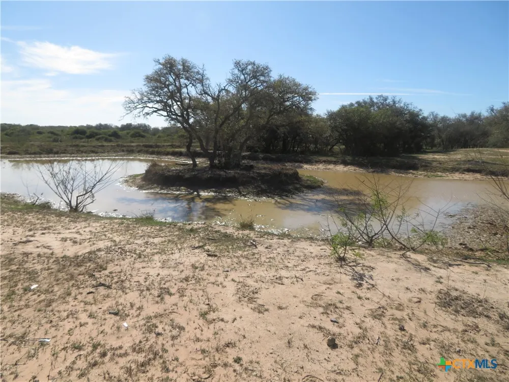 1923 CO RD 286 Edna, TX 77957