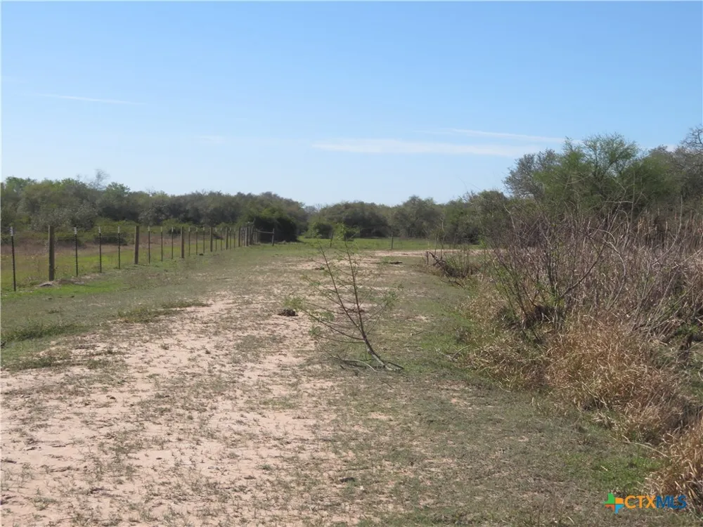 1923 CO RD 286 Edna, TX 77957