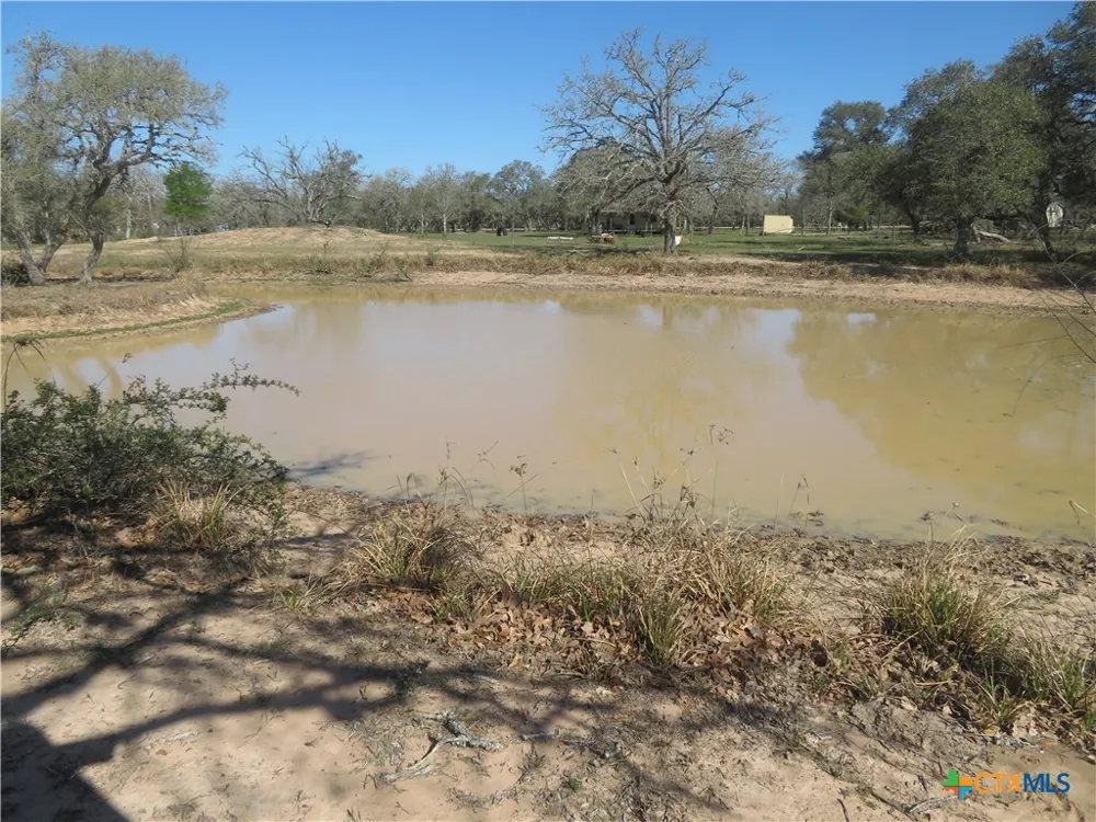 1923 CO RD 286 Edna, TX 77957