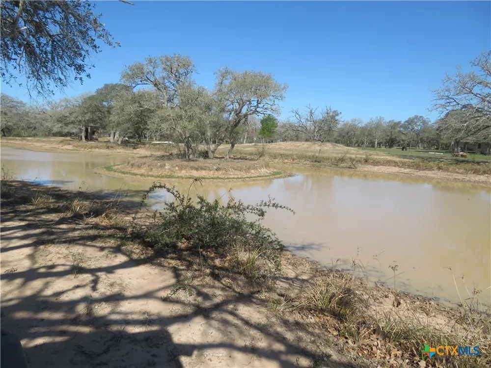 1923 CO RD 286 Edna, TX 77957