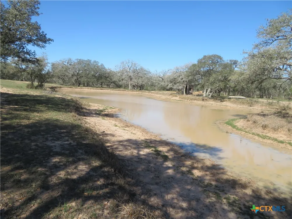 1923 CO RD 286 Edna, TX 77957