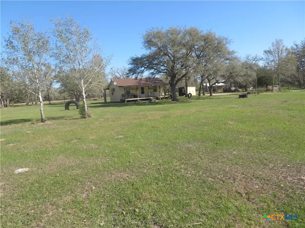 1923 CO RD 286 Edna, TX 77957