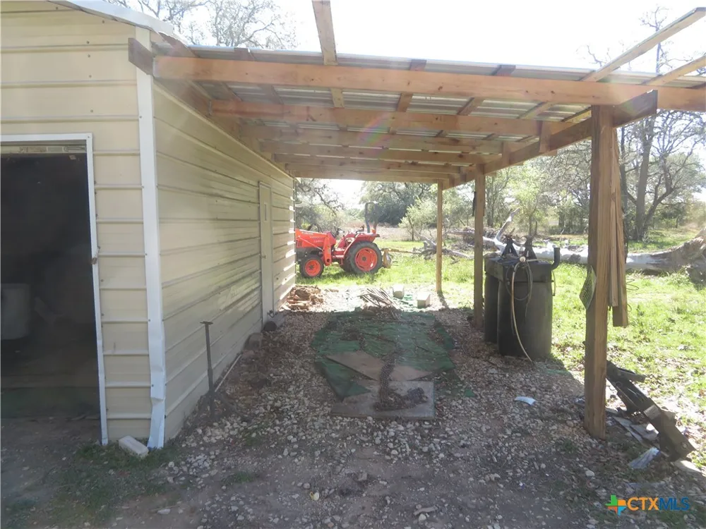 1923 CO RD 286 Edna, TX 77957